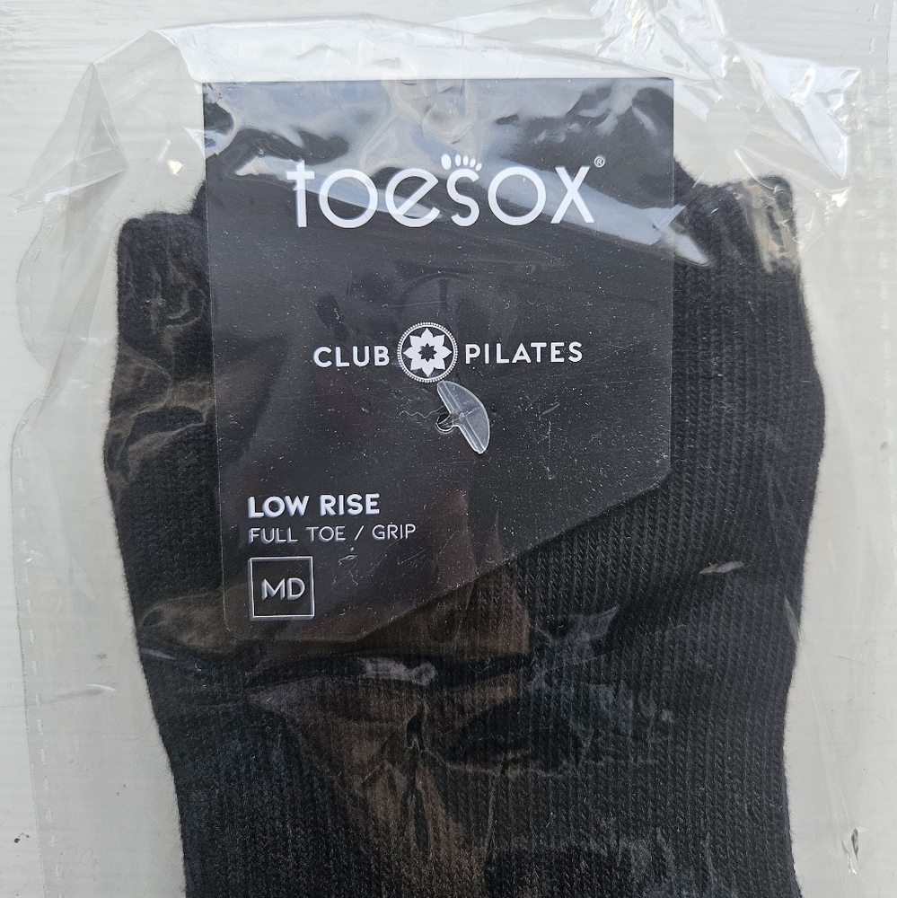 NWT ToeSox Club Pilates 100 Rhinestone Black Low Rise Grip Socks - Picture 3 of 8